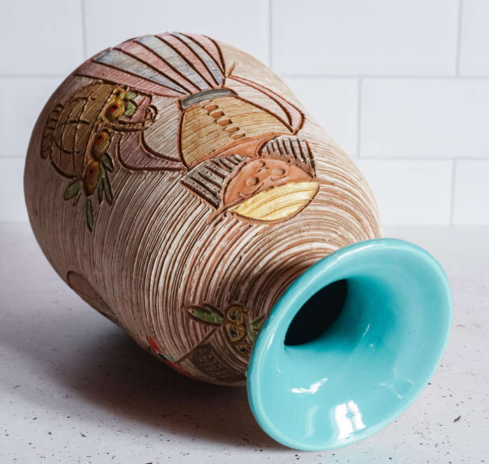Mid-century Italian pottery, marked 'Italy' with model number 8336