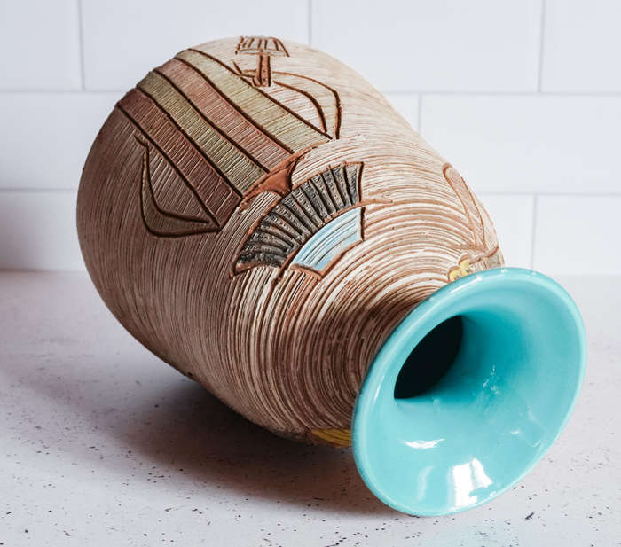 Mid-century Italian pottery, marked 'Italy' with model number 8336