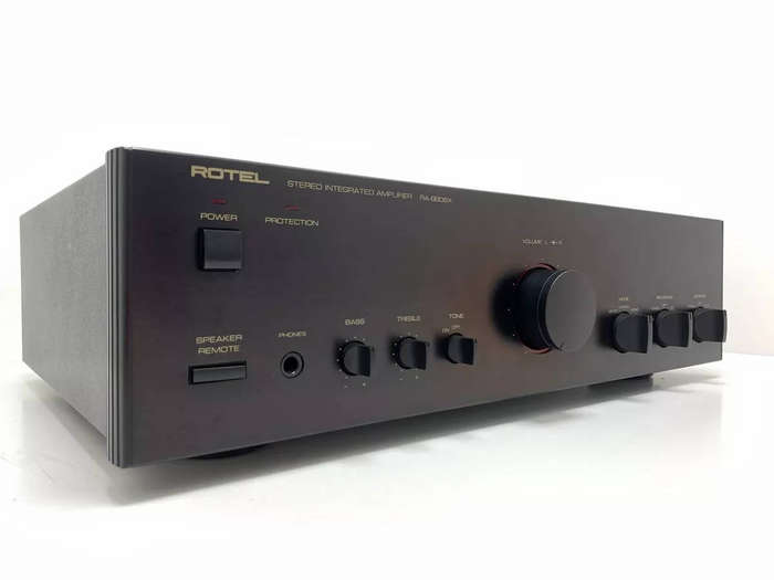 Rotel RA-980BX Stereo Integrated Amplifier 200 Watts RMS Vintage 1991 Good Look