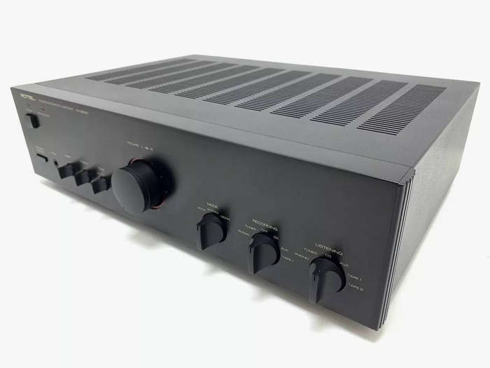 Rotel RA-980BX Stereo Integrated Amplifier 200 Watts RMS Vintage 1991 Good Look