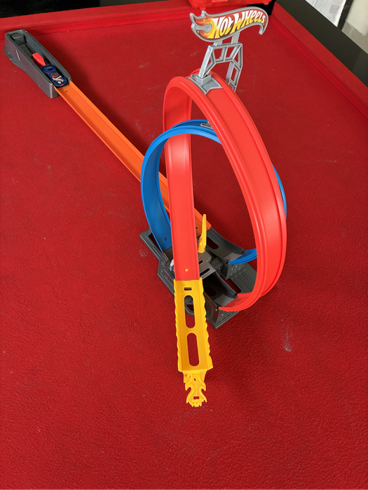 Hot Wheels Energy Track Set (Plus One Car)