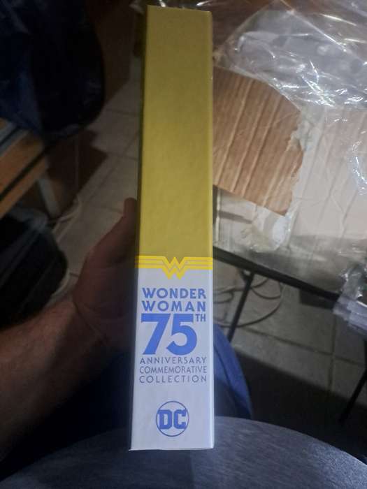 Wonder Woman  75Th Anniversary Commemorative Collection [ISBN 9781401265366] (DC)