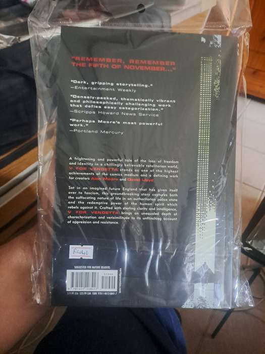 V for Vendetta [ISBN 9781401208417] (Vertigo)