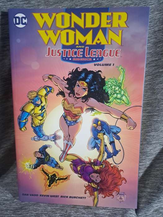 Wonder Woman And Justice League America Vol.1 [ISBN 9781401268343](DC Comics)