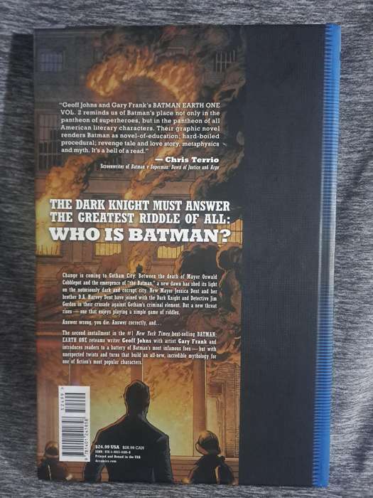 Batman Earth One Volume Two [ISBN 9781401241858](DC Comics)