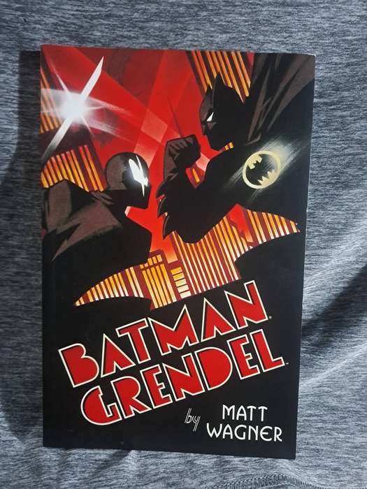 Batman Grendel [ISBN 9781593078232](DC Comics/Dark Horse Books)