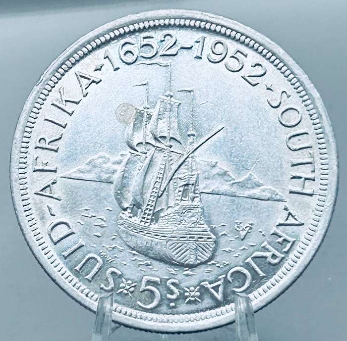 1952 , 5 Shilling 300 year Anniversary Silver Coin UNC