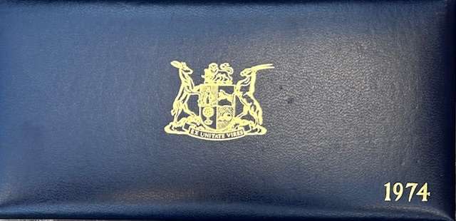 1974 PROOF COIN SET IN EXCEPTIONAL CONDITION SEE ONE RAND COIN (SEE OTHER 1974 LOTS ON AUCTION)