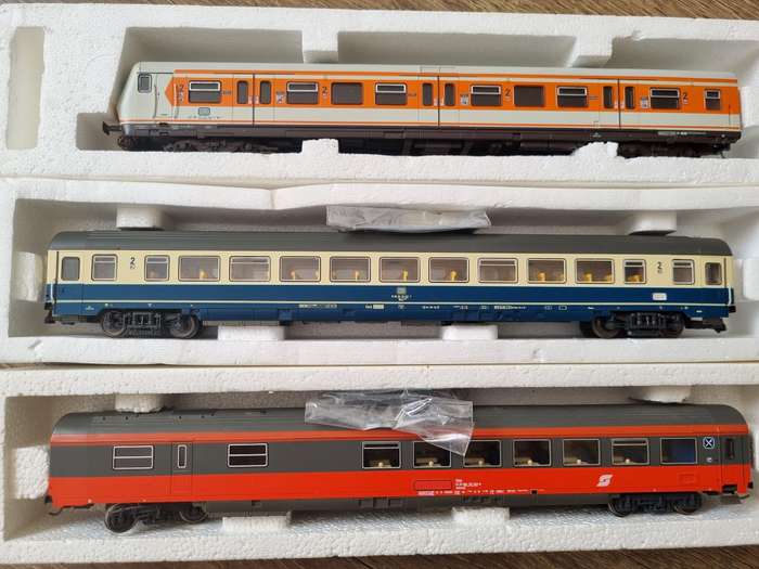 ROCO S-Bahn Control Car & Passenger /Dining CARS (H0 Scale)