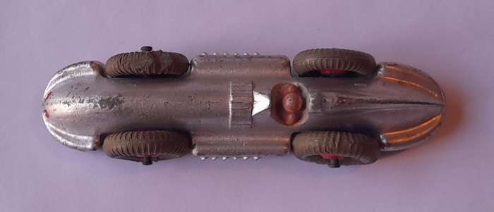 Dinky Toys 23e Speed of the Wind Racing Car. 10.3cm.