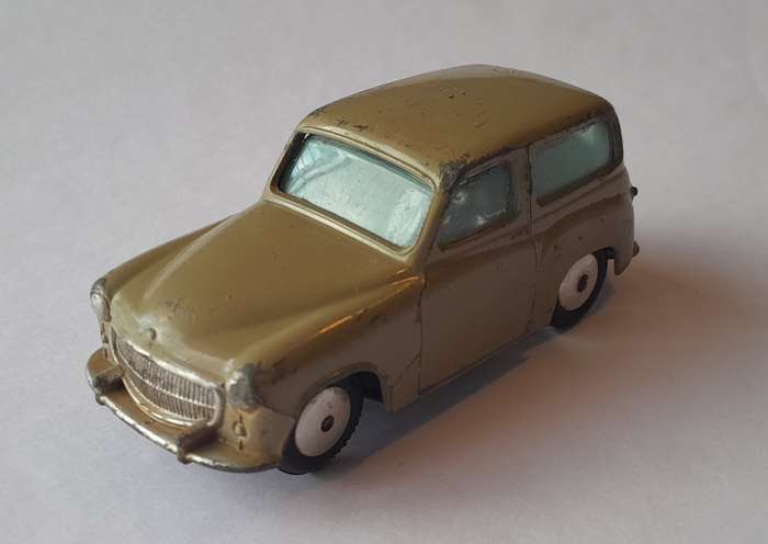 Corgi Toys 206 Hillman Husky Estate (Unboxed). 8.6cm.
