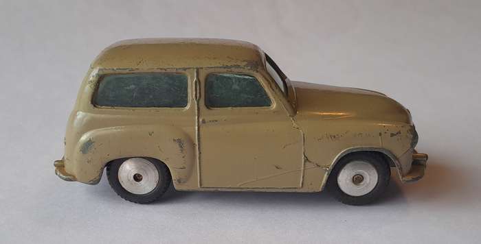 Corgi Toys 206 Hillman Husky Estate (Unboxed). 8.6cm.