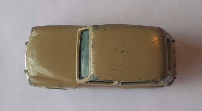 Corgi Toys 206 Hillman Husky Estate (Unboxed). 8.6cm.