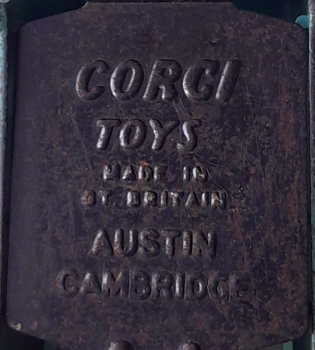 Corgi Toys 201 Austin Cambridge In Original Box. 9cm.