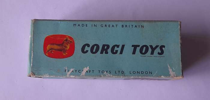 Corgi Toys 201 Austin Cambridge In Original Box. 9cm.