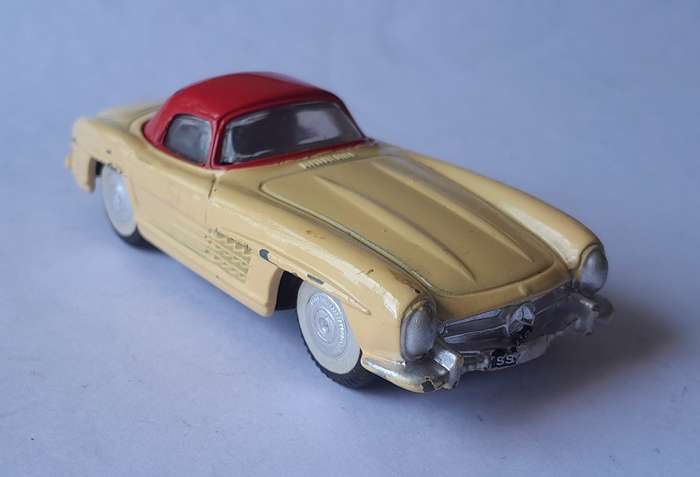 Corgi Toys 304 Mercedes 300SL Hardtop Roadster In Original Box. 9.5cm.
