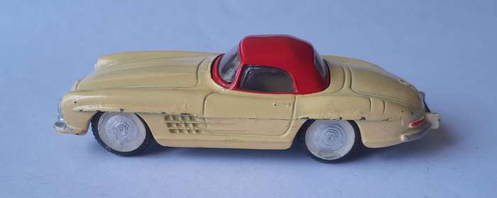 Corgi Toys 304 Mercedes 300SL Hardtop Roadster In Original Box. 9.5cm.
