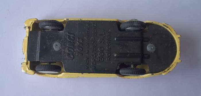 Corgi Toys 304 Mercedes 300SL Hardtop Roadster In Original Box. 9.5cm.