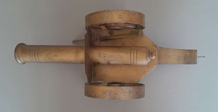 Vintage Large Metal Cannon Model. Length : 43cm.