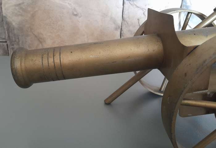 Vintage Large Metal Cannon Model. Length : 43cm.