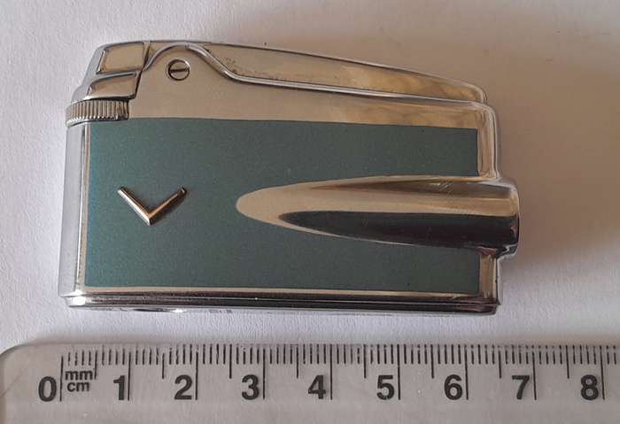 1950's Ronson Varaflame Lighter (Mint Condition) In Original Case. Superb Design.