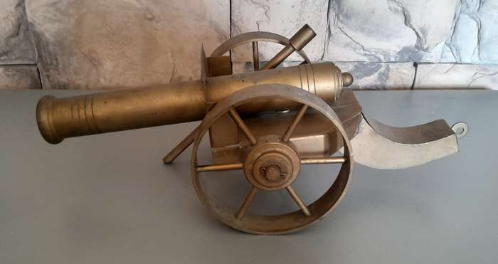 Vintage Large Metal Cannon Model. Length : 43cm.