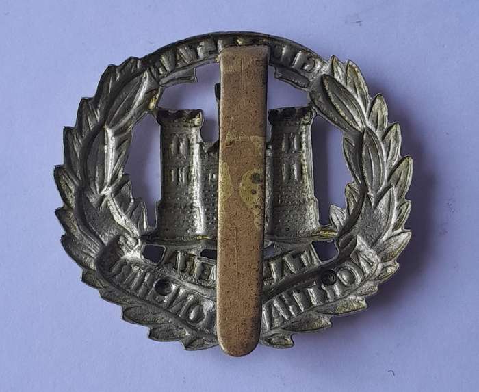 WW1/WW2 Pattern Northamptonshire Regiment Cap Badge With Slider.
