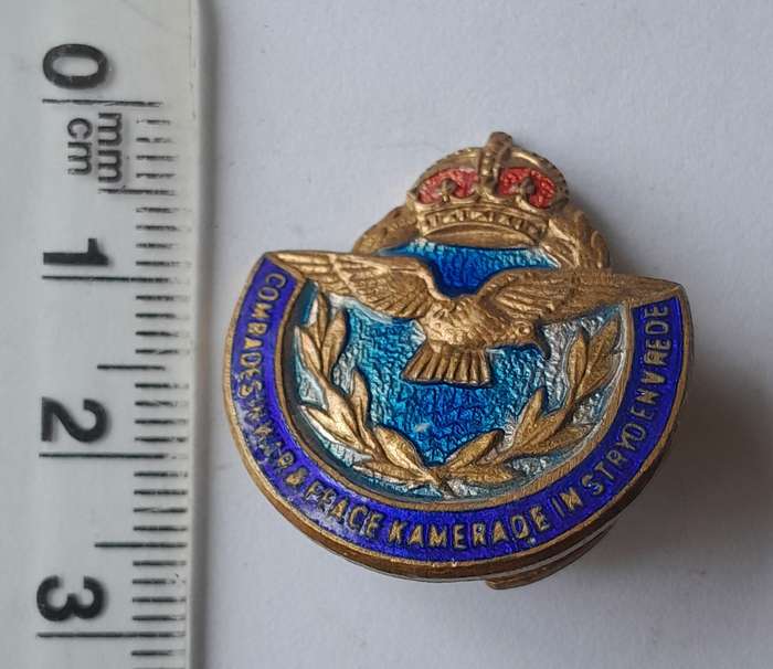 WW2 SA Airforce Comrades / Kamerade Enamel Badge.