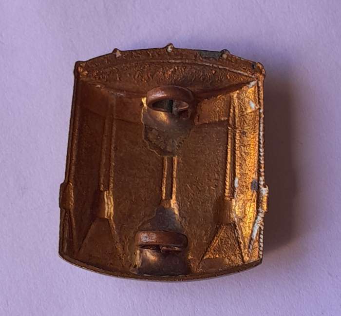 SADF Drummer Gilt Metal Beret Badge.  Lugs Intact.