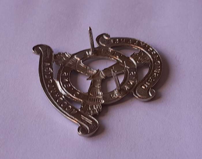 SA Noodhulp Liga Cap Badge.  Pins Intact.