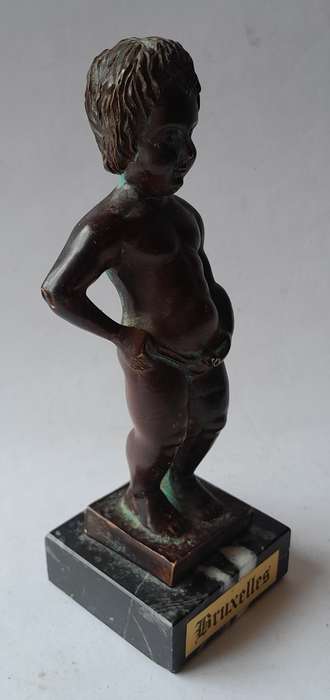 Vintage Manneken Pis Brussels Statuette on Marble Base. 16cm.