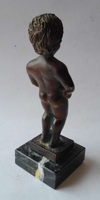 Vintage Manneken Pis Brussels Statuette on Marble Base. 16cm.