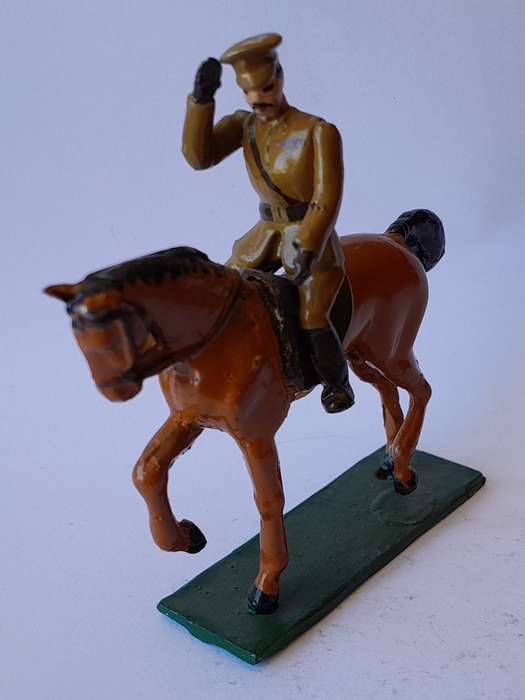 Boer War Cavalryman Officer Lead Figurine.  8cm