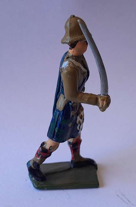 Boer War Black Watch Lead Figurine.  6cm