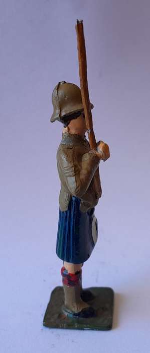 Boer War Black Watch Lead Figurine.  6cm