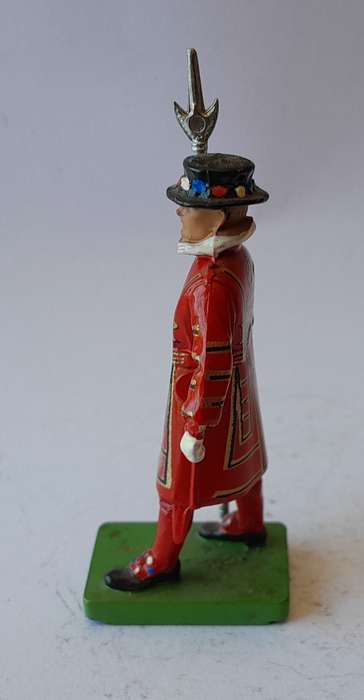 William Britains Beefeater Lead Figurine.  7cm