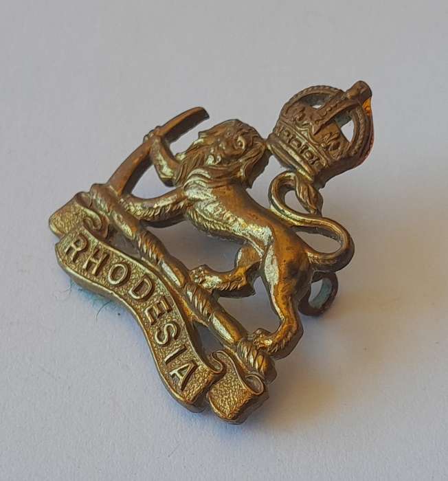 WW2 Rhodesian Army Staff Corps Badge. Lugs Intact.