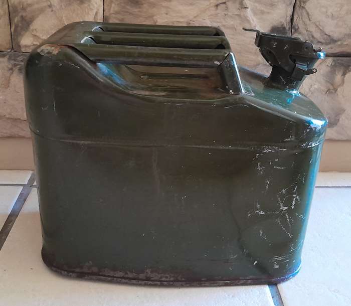 Vintage Military Green Metal 10L Jerry Can.