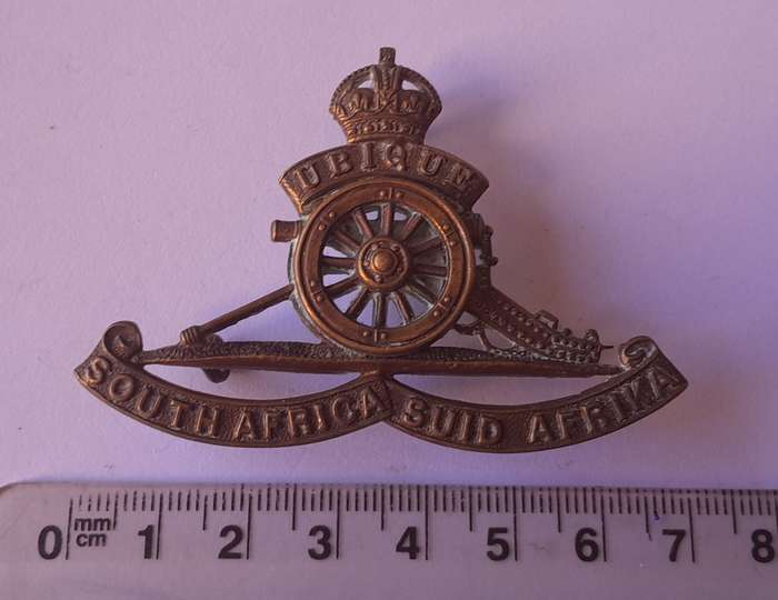 WW2 SA Artillery Cap Badge.  Rotating Wheel.  Lugs Intact.