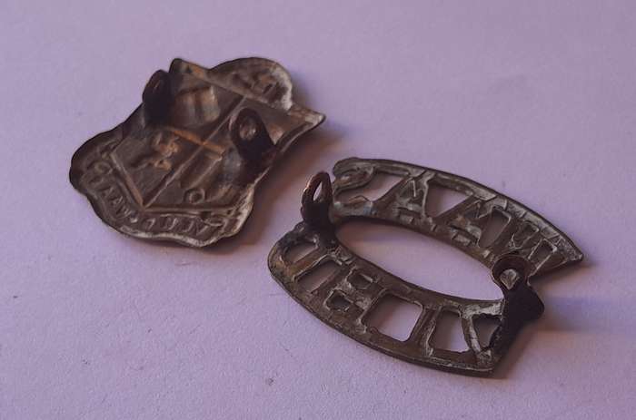 WW2 SA Woman's Auxiliary Service Badge & Title. Lugs Intact.