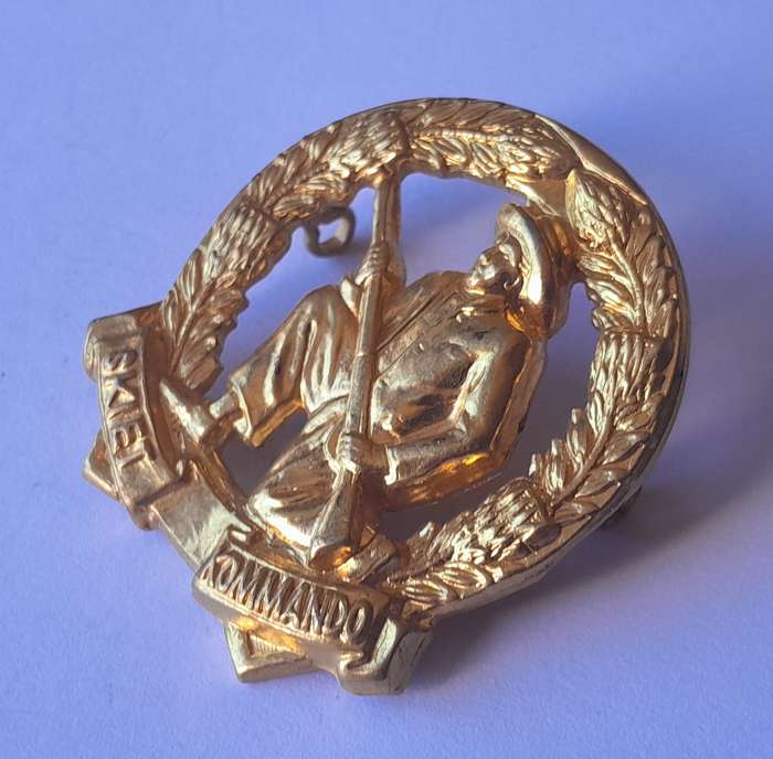 SA Army Skiet Commando Cap Badge. Lugs Intact.