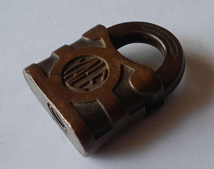 Antique Yale Padlock.  No Key.  5 x 4cm.