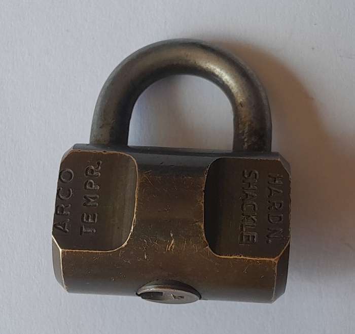 Vintage Viro Italy Hardn. Shackle Lock.  No Key.  3.5 x 3cm
