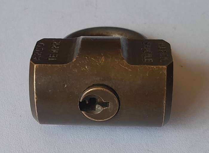 Vintage Viro Italy Hardn. Shackle Lock.  No Key.  3.5 x 3cm