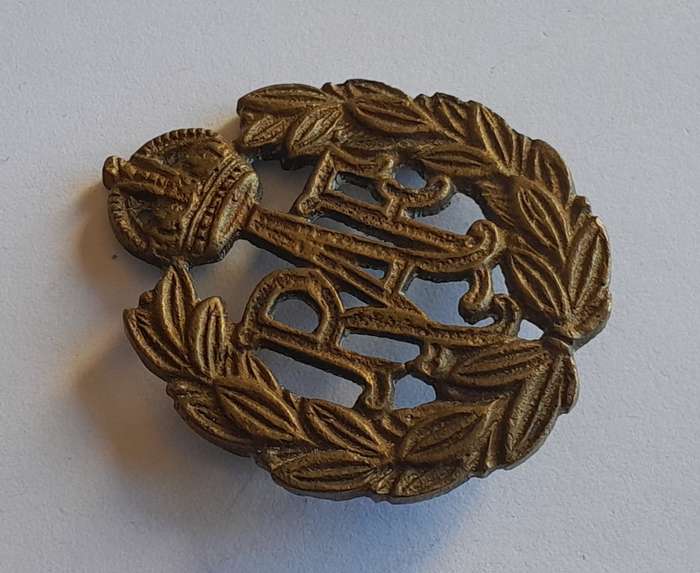 WW2 Royal Air Force Cap Badge.  No Lugs.