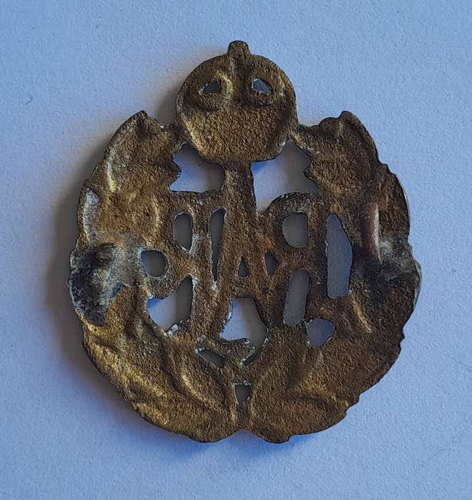 WW2 Royal Air Force Cap Badge.  No Lugs.