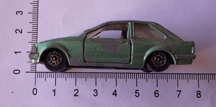 1980's Corgi Die Cast Ford Estcourt.  Opening Doors.