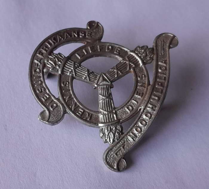 Early Suid Afrikaanse Noodhulp Liga Badge.  Lugs Intact.