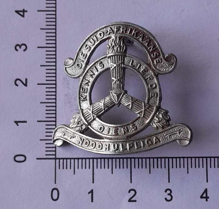 Early Suid Afrikaanse Noodhulp Liga Badge.  Lugs Intact.