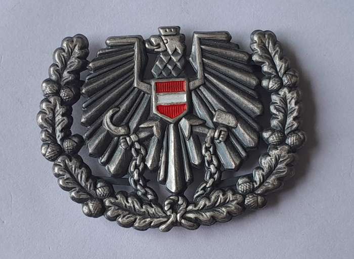 Austrian Armed Forces Beret Badge.